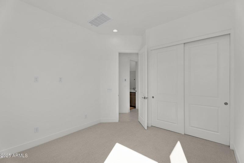 40-web-or-mls-10302 E Utah Ave-34