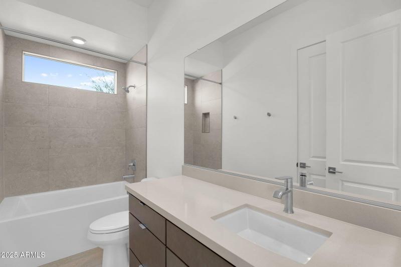 42-web-or-mls-10302 E Utah Ave-30