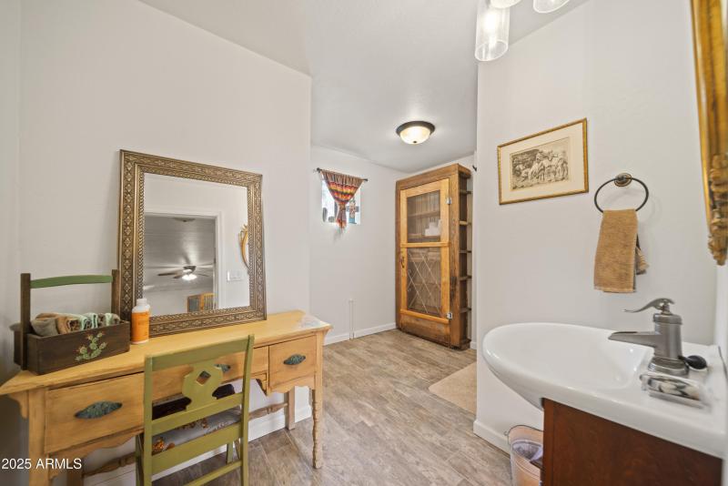 3555 W Stafford Rd00043