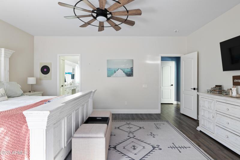 3951 E Cullumber St_08