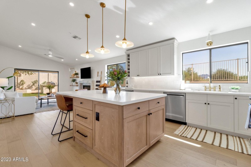 13-web-or-mls-7392-e-adele-ct