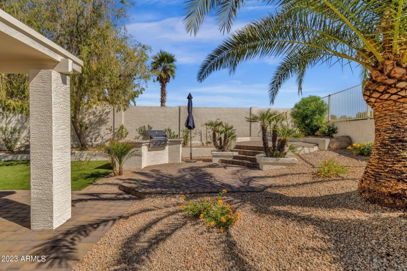 39-web-or-mls-7392-e-adele-ct