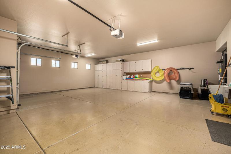 Main House Gar 3 car