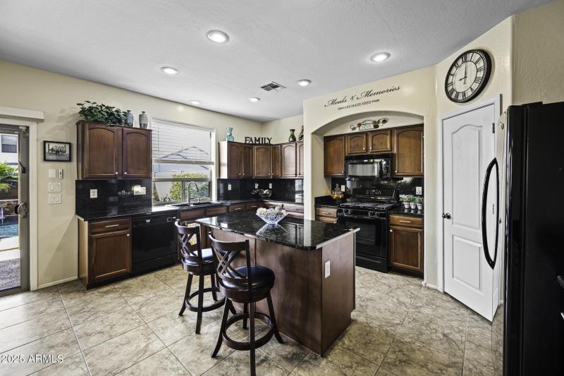 41209 W Hayden Dr-23