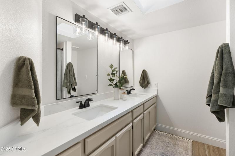 29-web-or-mls-DSC08161 copy