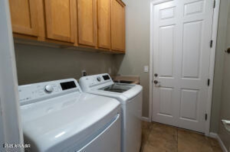 20251022234238152166000000