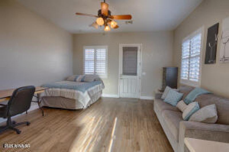 20251022234238574898000000