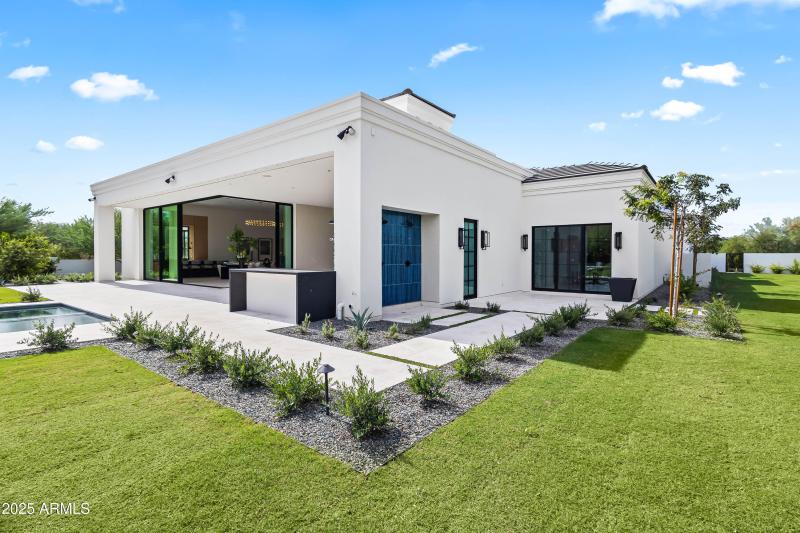 Outdoor Shower-Pool Bath (1 of 4)