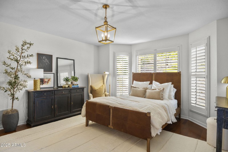 X4801 E Moonlight Way - 499