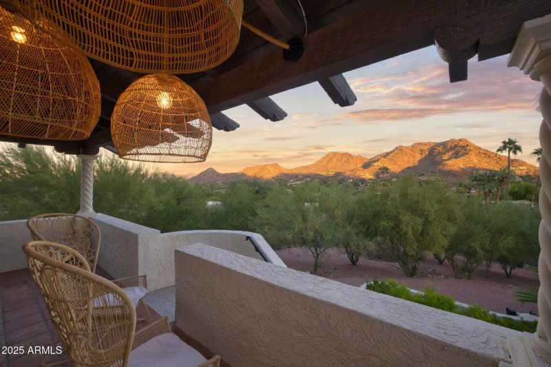 4801 E Moonlight Way - 700