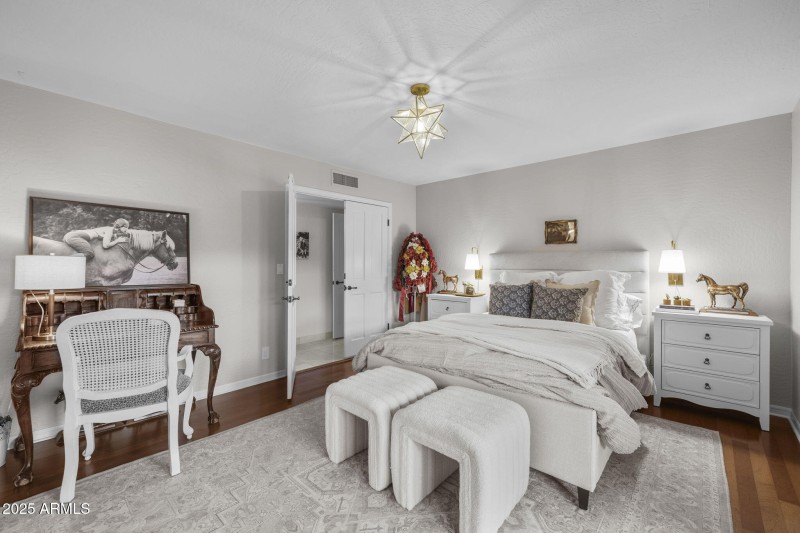 4801 E Moonlight Way - 594