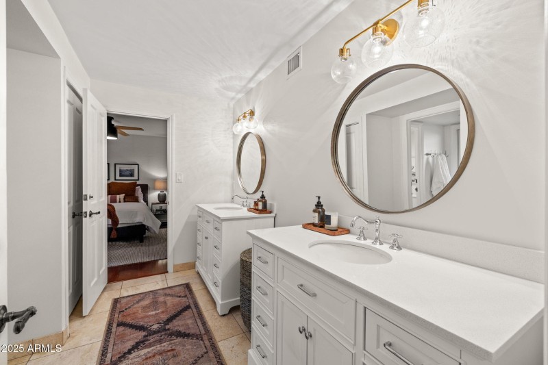 4801 E Moonlight Way - 598