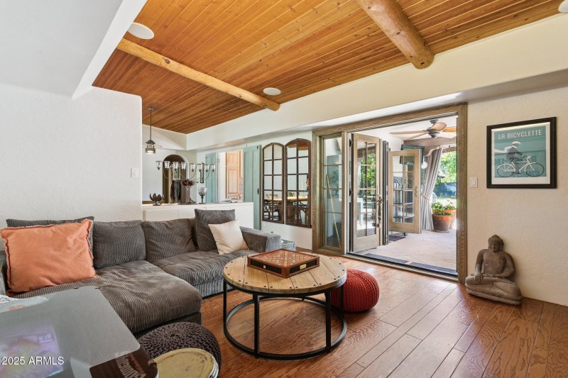 9-web-or-mls-7005-e-jackrabbit-rd