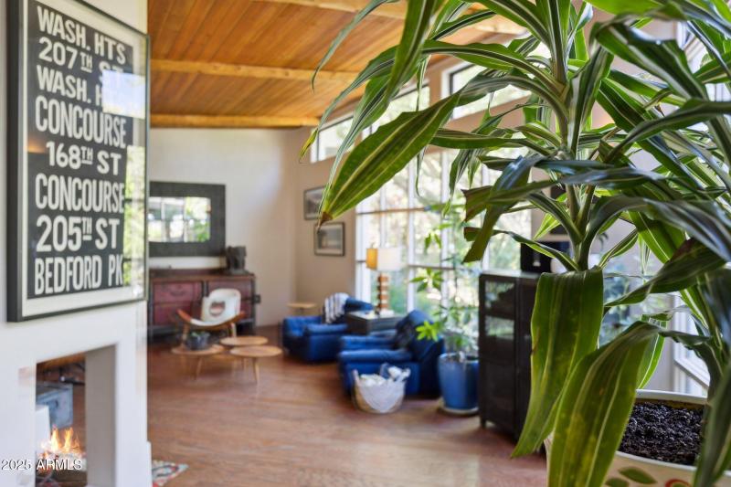 10-web-or-mls-7005-e-jackrabbit-rd