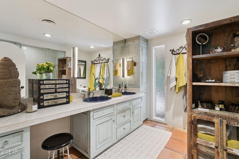 30-web-or-mls-7005-e-jackrabbit-rd