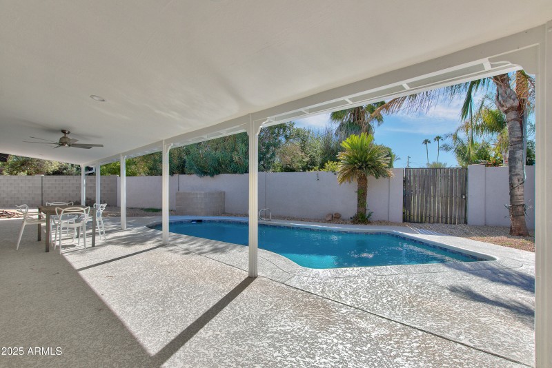 027_COVERED PATIO AREA