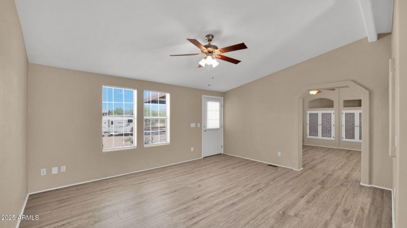 8-web-or-mls-P1188597