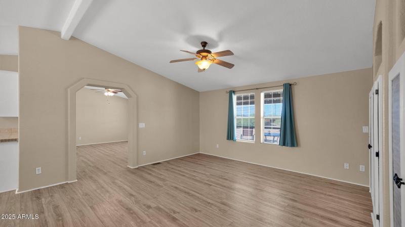 11-web-or-mls-P1188513