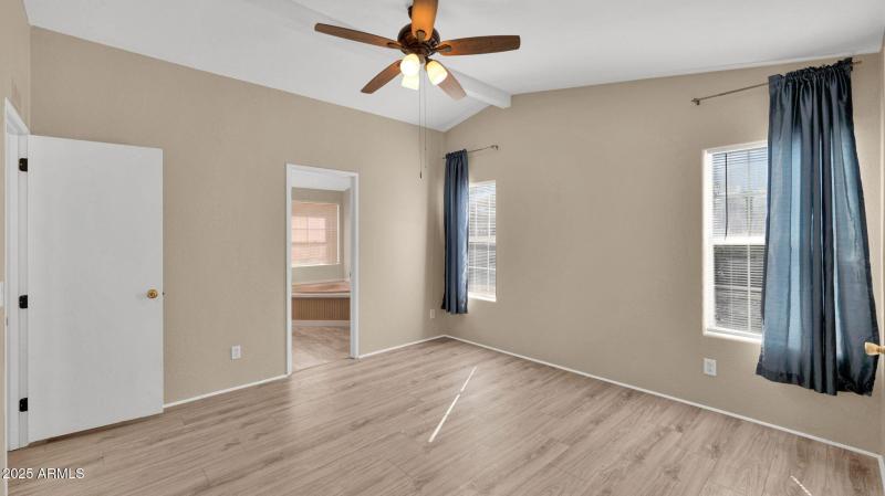 28-web-or-mls-P1188625