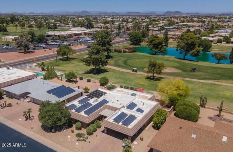 Golf, Lake, Club all at your back door