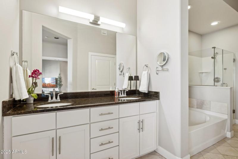 54-web-or-mls-945-e-playa-del-norte-dr-3