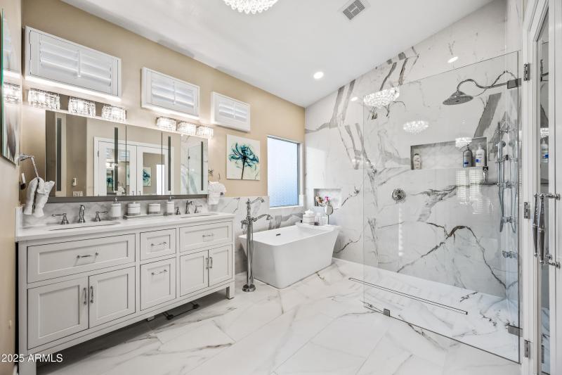 71-1817EWTC-ocupix-IR