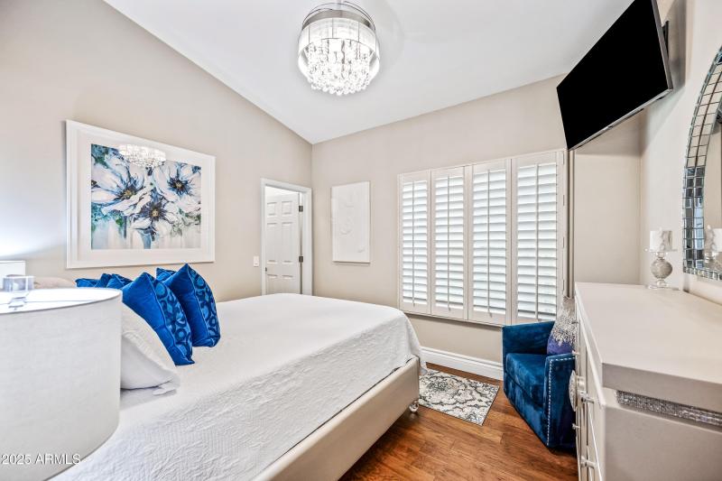 81-1817EWTC-ocupix-IR