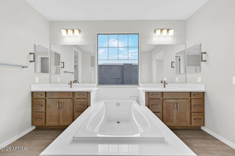 10201 W Weldon Avenue - ready Now!