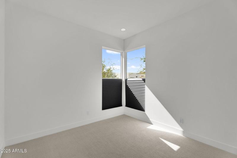 37-web-or-mls-10302 E Utah Ave-31