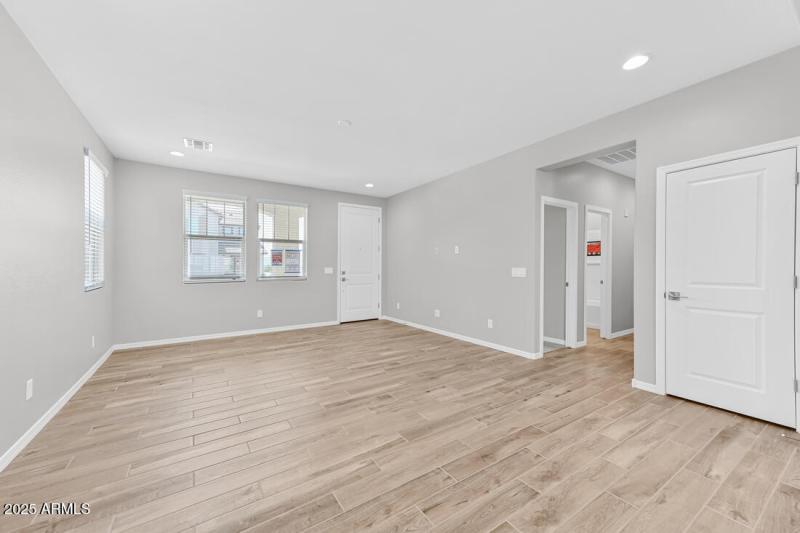 9964 W Piccadilly Road - Ready Now!