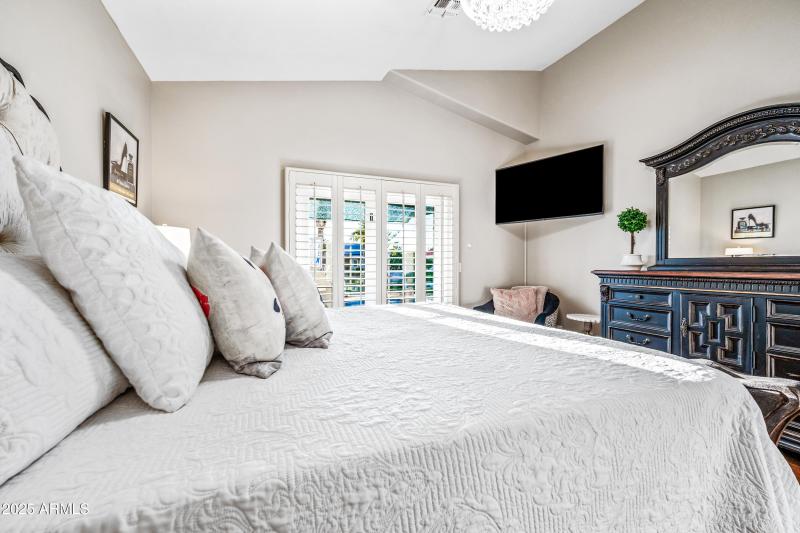 91-1817EWTC-ocupix-IR