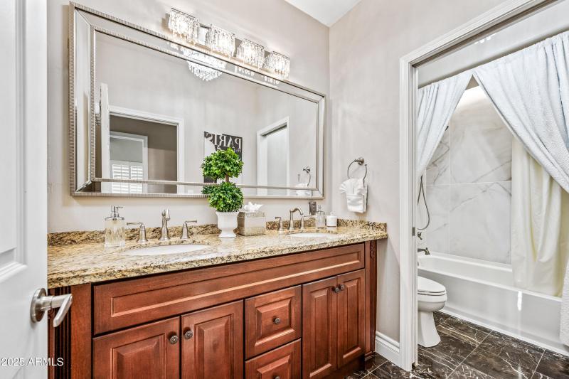 92-1817EWTC-ocupix-IR