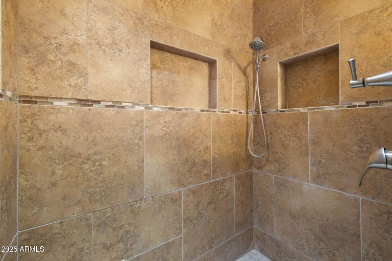 11-web-or-mls-FA9A1246