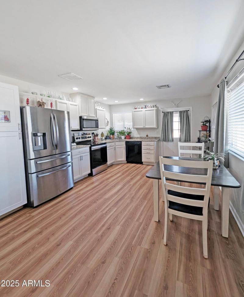 guest house eat-in kitchen