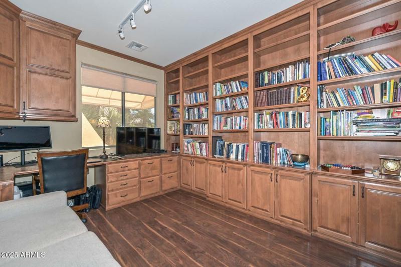 Den-Office Built-Ins