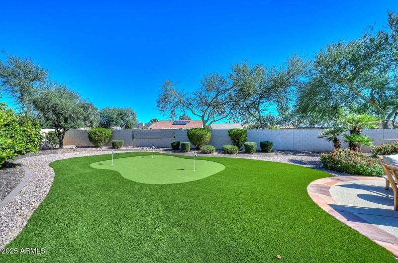 Backyard-Putting Green