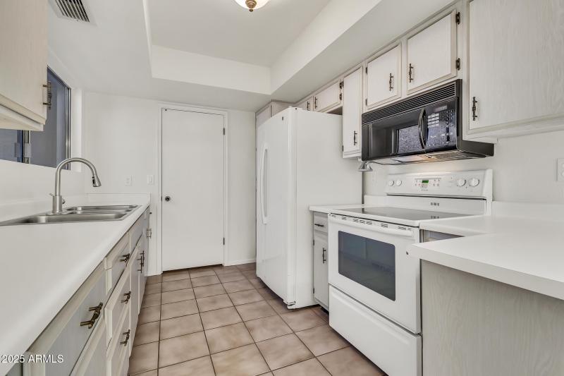 9834 E Minnesota Ave-16_(2048)