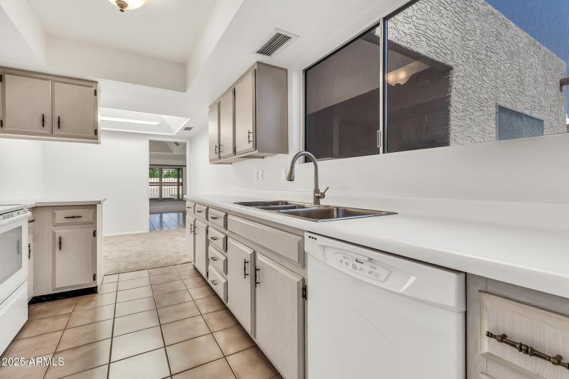 9834 E Minnesota Ave-19_(2048)