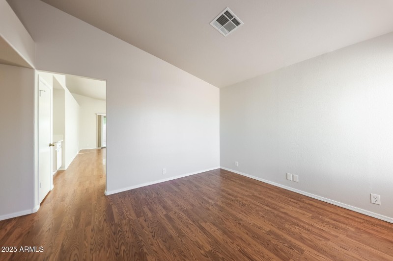 020-photo-bedroom-14914189