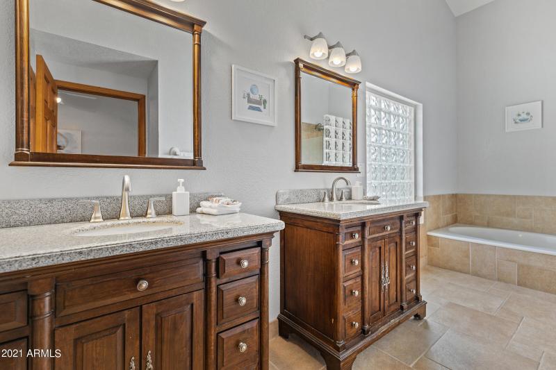 5735 E Campo Bello Dr-39