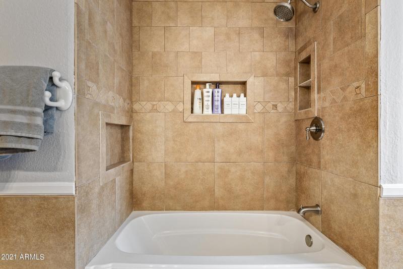 5735 E Campo Bello Dr-33