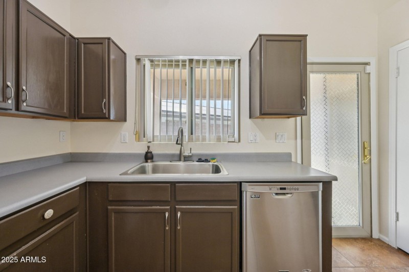 13-web-or-mls-W Magnolia St-S3010-013