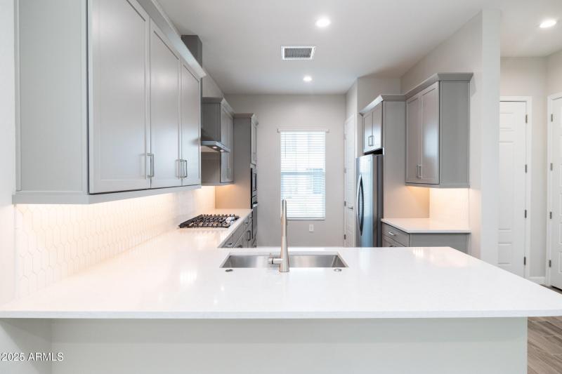 5128 Coolbrook Ave-10