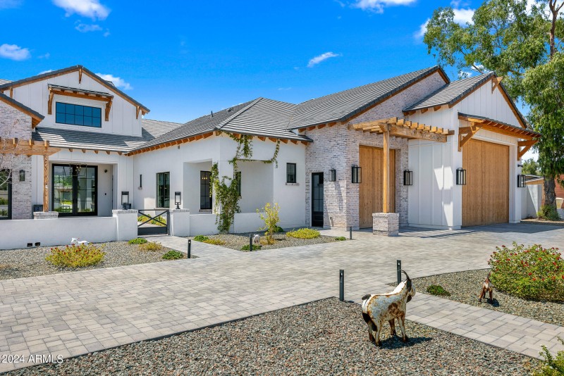 08front entrance driveway