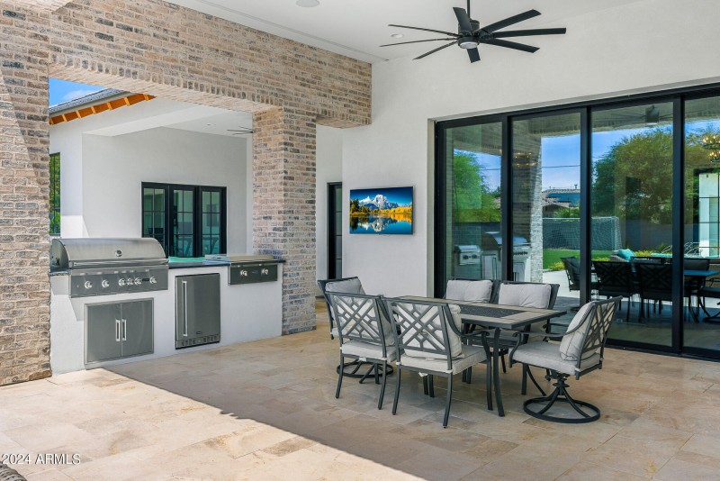 67outdoor kitchen and dining