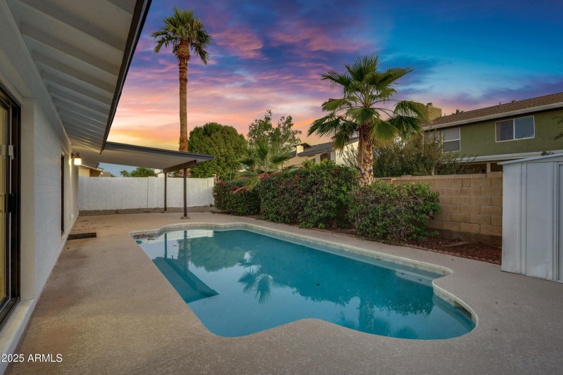 1527 E Bell De Mar Dr-32