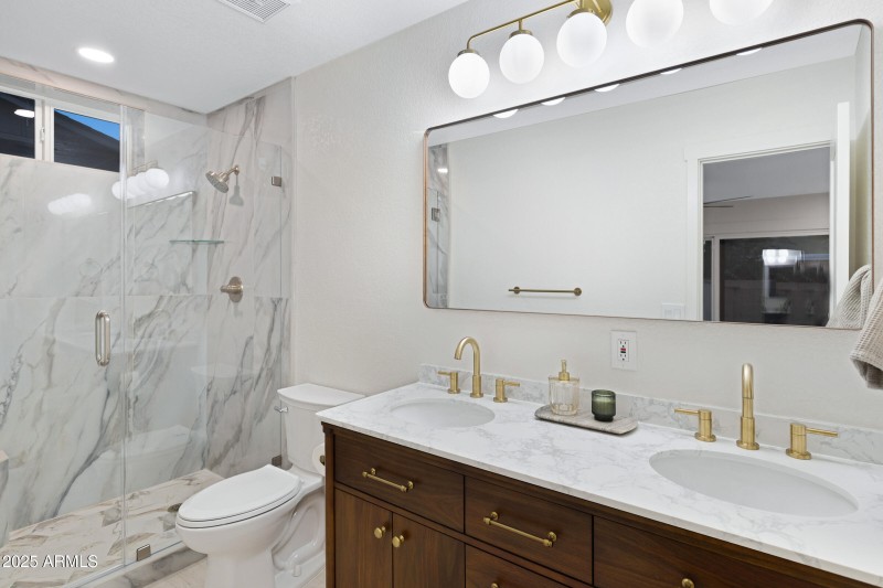 1527 E Bell De Mar Dr-20