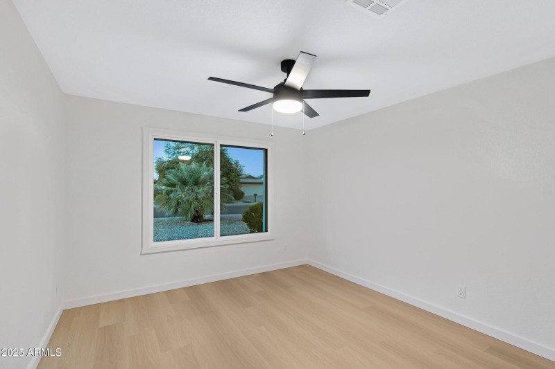 1527 E Bell De Mar Dr-14