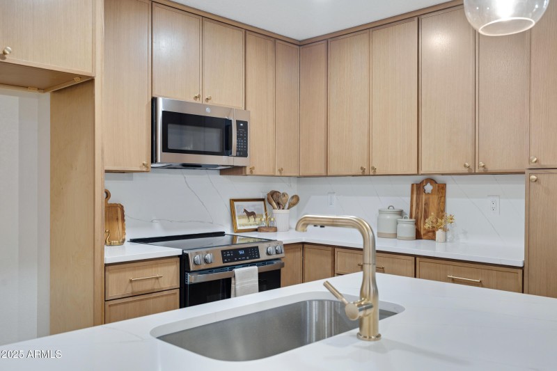 1527 E Bell De Mar Dr-11