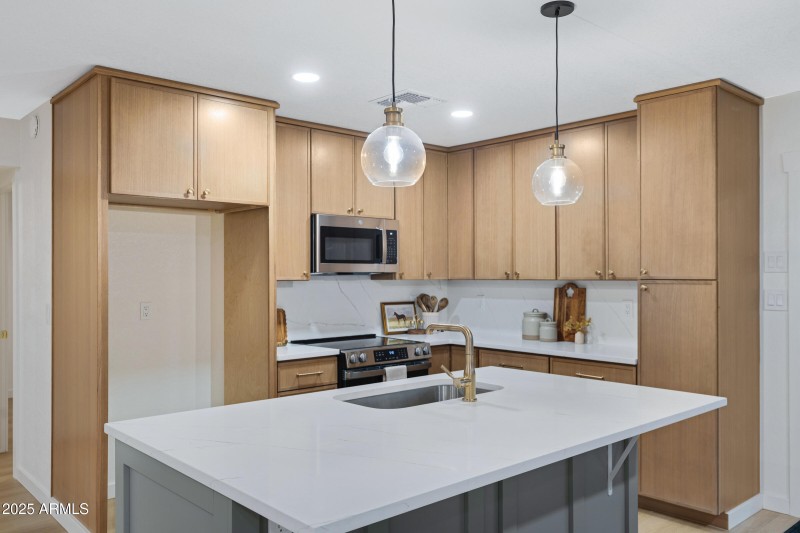 1527 E Bell De Mar Dr-10